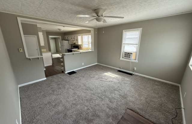 3 Bed 1 Bath House located in Hoopeston, IL photos photos