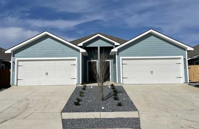 Luxury 3/2 Duplex in Navarro ISD, Seguin, TX Gallery 2