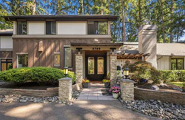 MUST SEE - Gorgeous short-term rental for sale in 2026 - 3720 131st Avenue Northeast, Bellevue, WA 98005 MUST SEE - Gorgeous short-term rental for sale in 2026 - 3720 131st Avenue Northeast, Bellevue, WA 98005