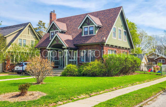 Iconic 3 Bedroom 1.5 Bath home in Beaverdale !!! Move in special: $200 off the three month's rent** photos photos