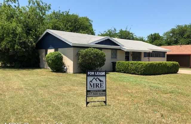801 Bridle Ave - 801 Bridle Avenue, White Settlement, TX 76108