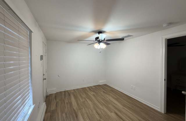2607 Elgin Avenue Gallery 3