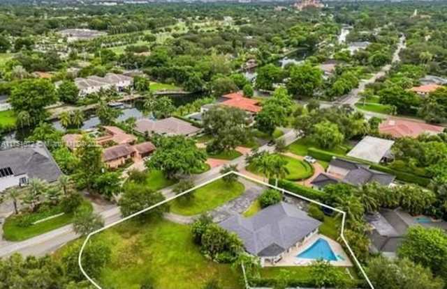 4825 Granada Blvd photos photos