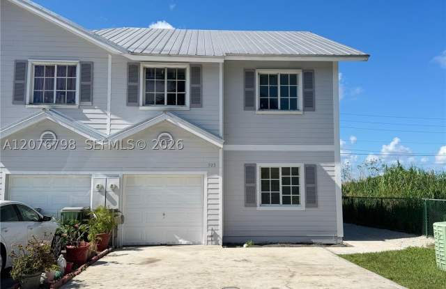 923 SE 16th Ct Gallery 1