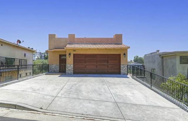 Modern Hillside 4Bed / 3.5 Bath Retreat with Stunning Views  Luxurious Amenities photos photos