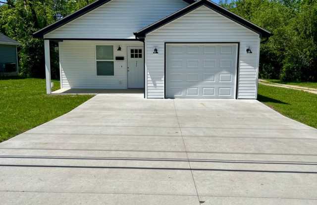 3 Bed | 2 Bath | 1 Car Garage Gallery 1