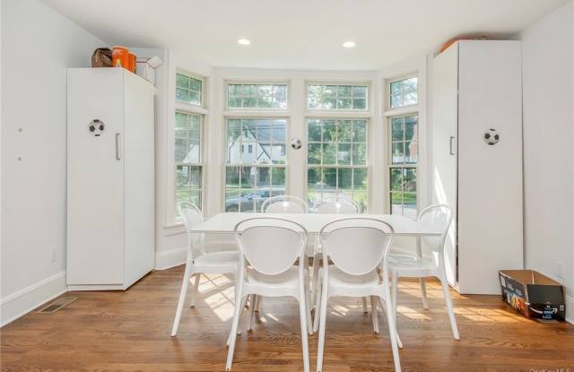 154 Brewster Road Gallery 4