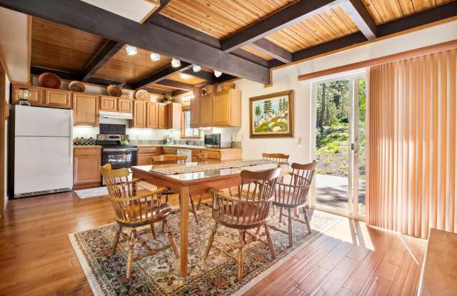 Alpine Meadows 3 Bedroom ski lease on Mineral Springs Gallery 3