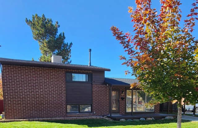 Beautiful Updated 4 Bedroom Home with Large Fenced Yard! - 1115 North 1300 West, Salt Lake City, UT 84116