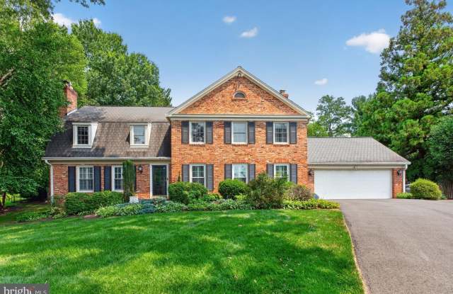 1022 DELF Drive photos photos