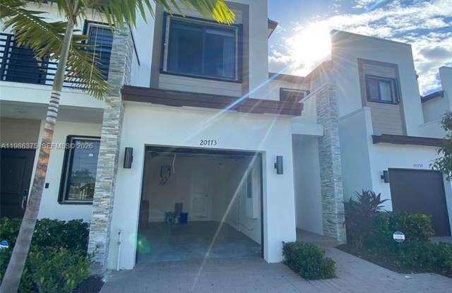 20773 NE 5TH CT MIAMI, FL 33179 photos photos