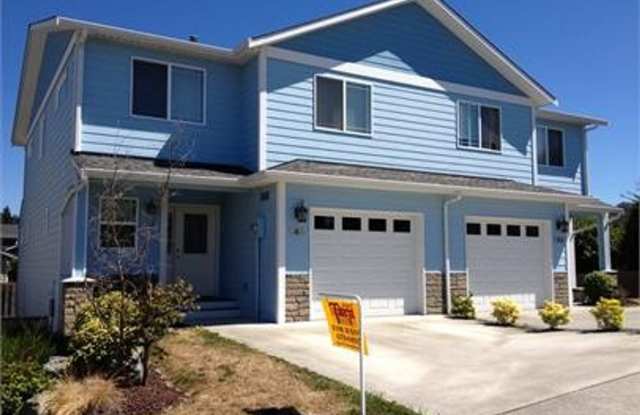 140 Melrose Street - 140 NE Melrose Dr, Oak Harbor, WA 98277