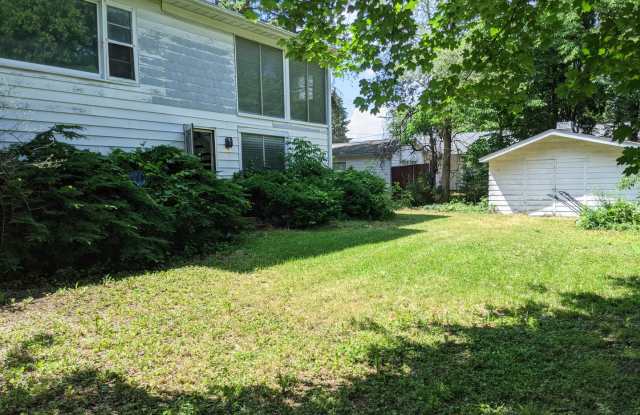 436 Russell Rd - 4 Bedroom Home Gallery 4