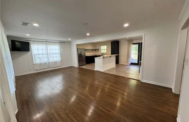 995 Fleetwood Circle SW Gallery 2