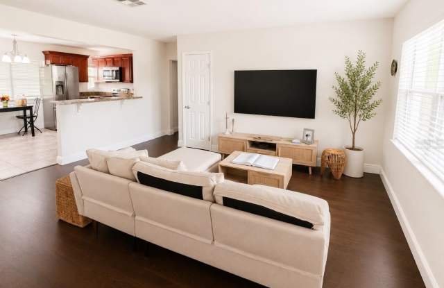 616 ELLENDALE Drive Gallery 2
