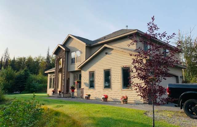 Beautiful & Modern, Warm & Cozy 4 bed 3 bath heated garage home! Gallery 3