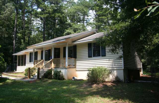 Great location with Fenced-In Yard - 115 Westminister Drive, Eatonton, GA 31024