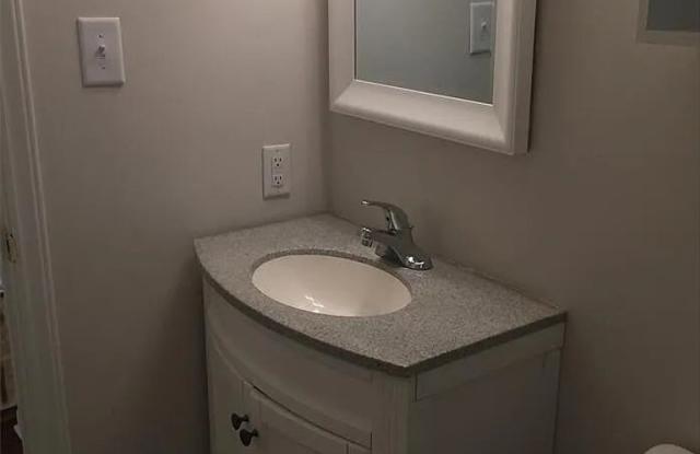 Room in 3 Bedroom Home at Downing Rd Gallery 4