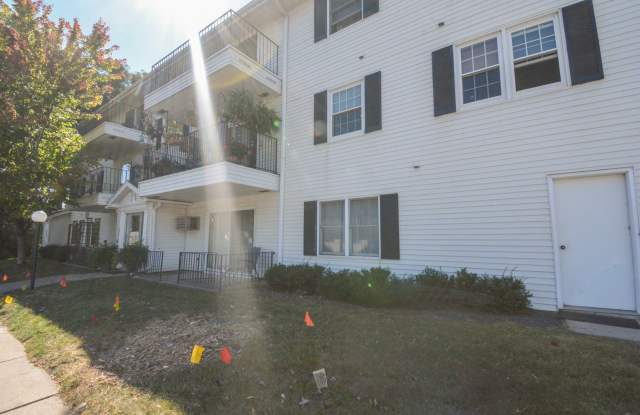 Charming 2 Bed, 1.5 Bath Condo in NW Rochester In Convenient NW Area For Rent Now! - 1905 26th Avenue Northwest, Rochester, MN 55901
