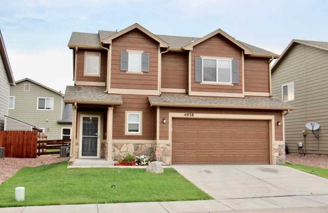 Well Cared For 3 bed/2.5 Bath Home in Security - Widefield photos photos