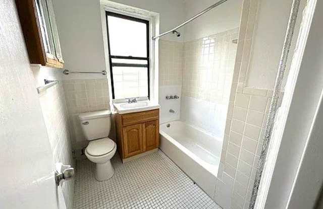 2700 Grand Concourse Gallery 4