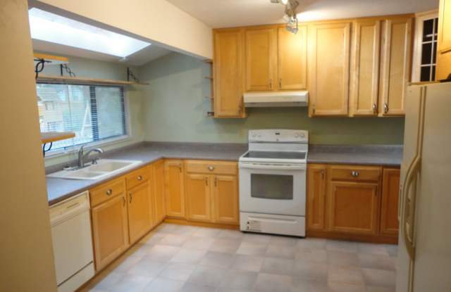 Beautiful 3-Bedroom Pool Home in The Woodlands Gallery 3
