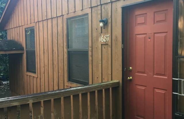 Cozy 2Br/1Ba House tucked away just off SW corner of U of A Campus photos photos