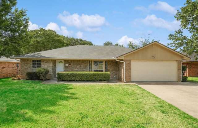 1825 Cimarron Trail - 1825 Cimarron Trail, Grapevine, TX 76051