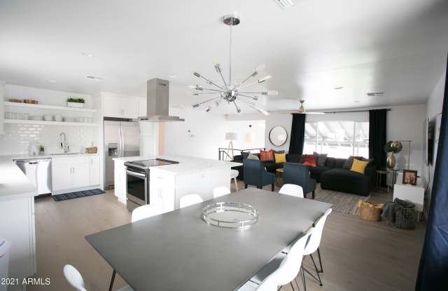 8614 E Monterey Way - 8614 East Monterey Way, Scottsdale, AZ 85251