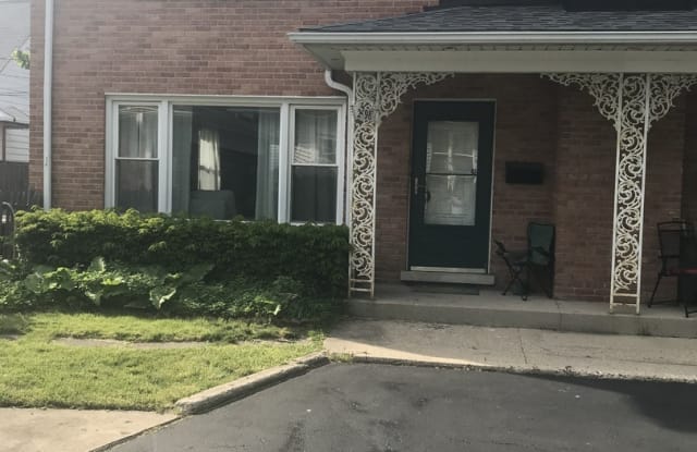 2298 Green Bay Road - 2298 Green Bay Road, Highland Park, IL 60035