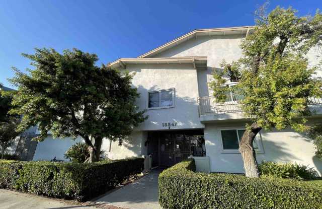 COMPLETELY UPDATED TWO BEDROOM APARTMENT IN TARZANA! photos photos