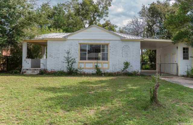 225 Bryant Rd - 225 Bryant Road, Warrington, FL 32507 225 Bryant Rd - 225 Bryant Road, Warrington, FL 32507