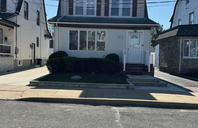 7 Starks Place unit: 2 - 7 Starks Place, Lynbrook, NY 11563