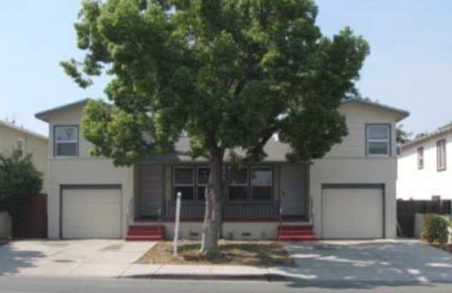 IDEAL DUPLEX  LOCATION! NEWLY REMODELED! 2 BEDROOMS, 1.5 BATHROOMS WITH REAR YARD! photos photos