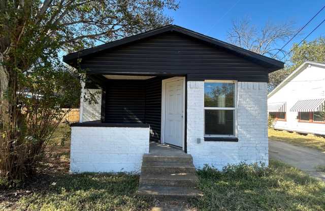 Updated 2 Bedroom Cottage - 510 Hatton Street, Waco, TX 76704