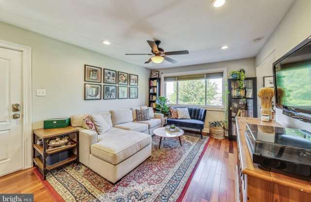 2004 3RD Street NE unit: 204 photos photos