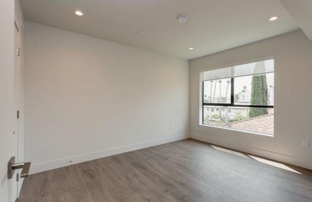 1306 N. ORANGE DR PH  #2 Gallery 4