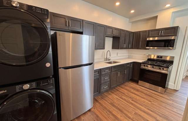 1028 W King St photos photos