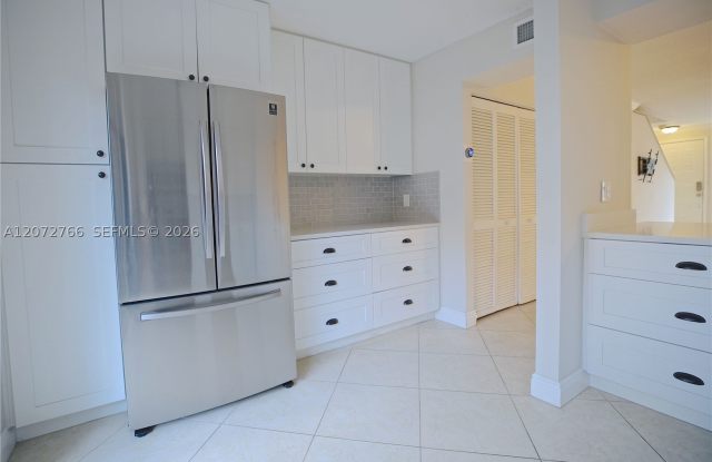 10196 SW 77th Ct Gallery 4