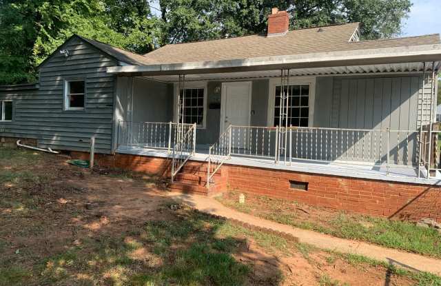 Cozy Four Bedroom Home! Gallery 1