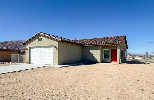 29 Palms Home with Solar Gallery 1
