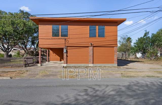 400 Bonham Gallery 1