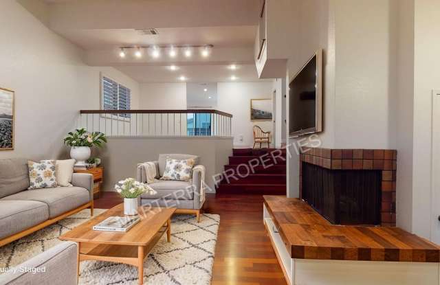 Beautiful 2-Bedroom, 2.5-Bathroom Townhome in Turtle Rock - 5 Evening Breeze, Irvine, CA 92603 Beautiful 2-Bedroom, 2.5-Bathroom Townhome in Turtle Rock - 5 Evening Breeze, Irvine, CA 92603