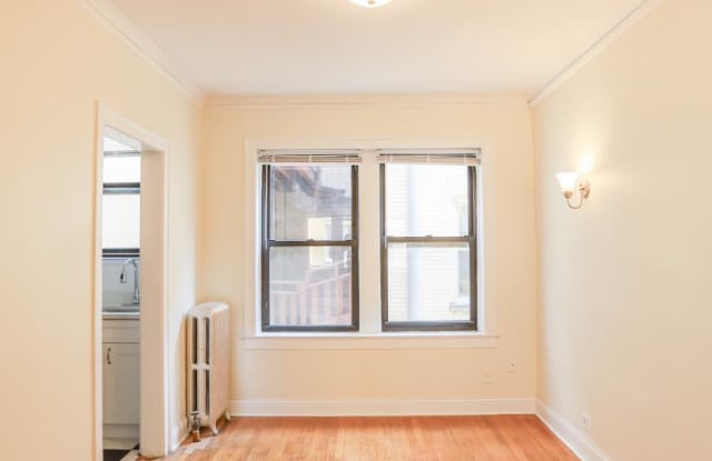 2408 W Lunt Gallery 4
