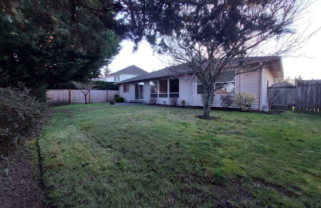 Federal Way Rambler featuring vaulted ceilings! - 34308 30th Avenue Southwest, Federal Way, WA 98023