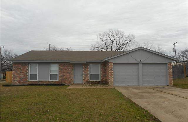 401 S Walnut Creek Drive - 401 South Walnut Creek Drive, Mansfield, TX 76063