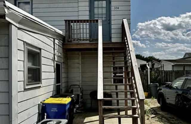335 South Wood Street - 3 photos photos