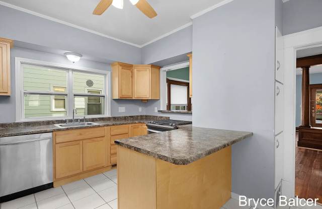 1350 Davis Avenue Northwest photos photos