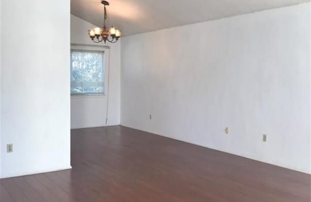 3851 Blackthorn Street Gallery 3