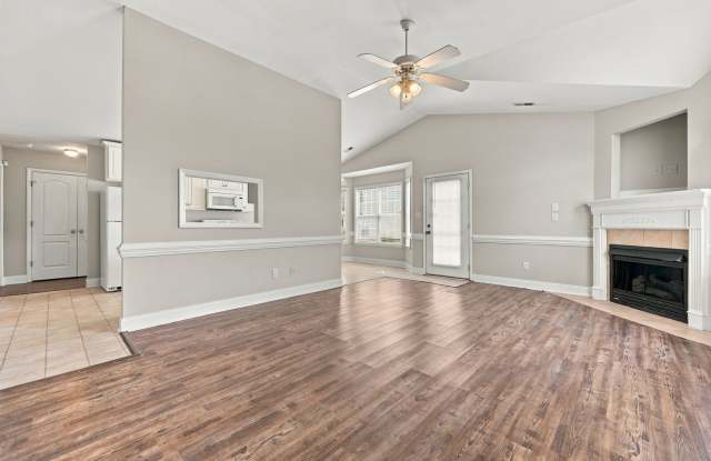 One Story 2 Bedroom 2 Bath Duplex Gallery 4